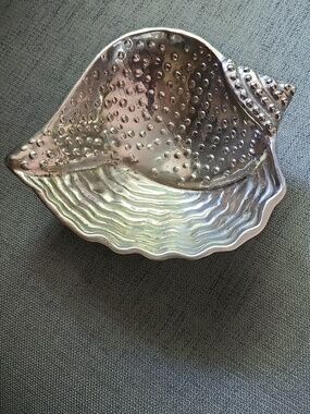 MARIPOSA BRILLANTE METAL CONCH SHELL DISH